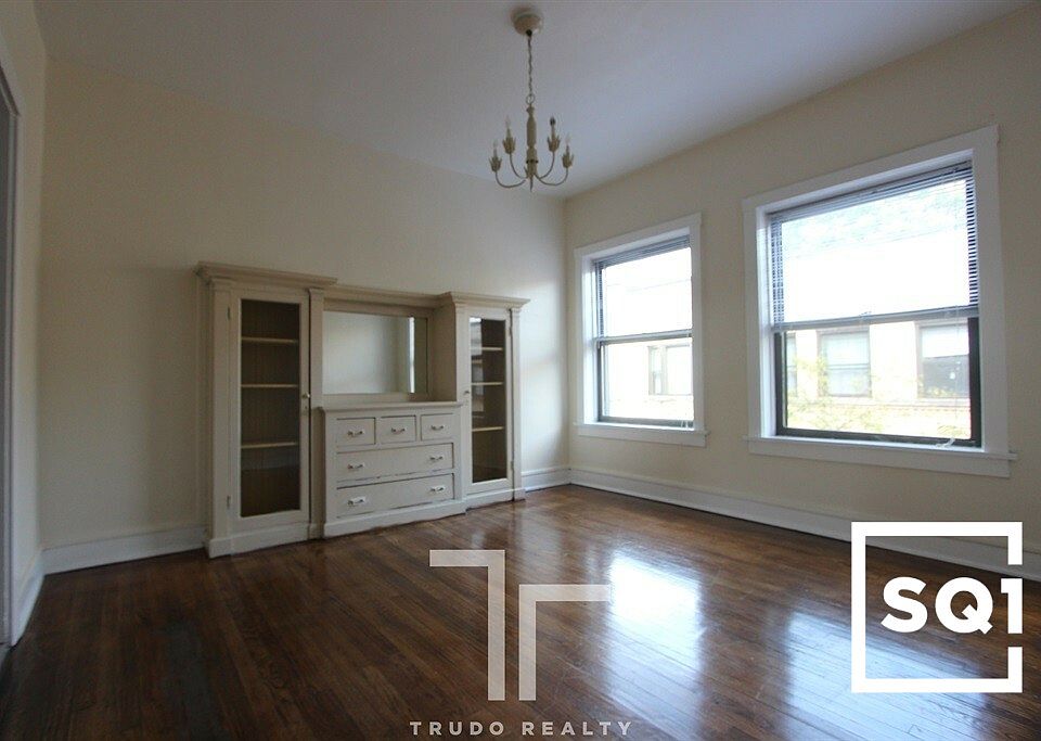 1st image of 3518 N Broadway St #3526-3E