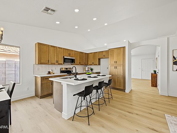 4th image of 14904 W HONEYSUCKLE Lane