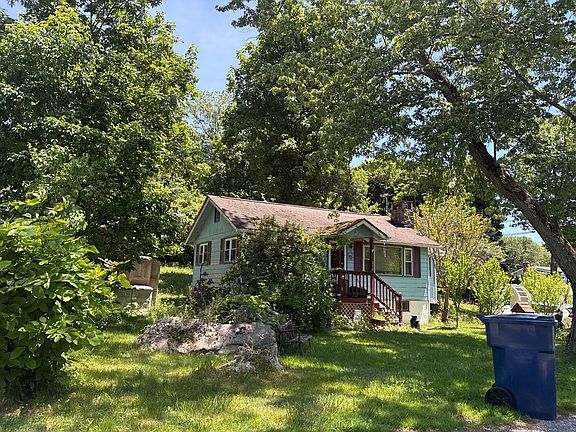 3rd image of 218 Squam Rd