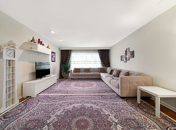 2nd image of 4840 Foster St APT 212