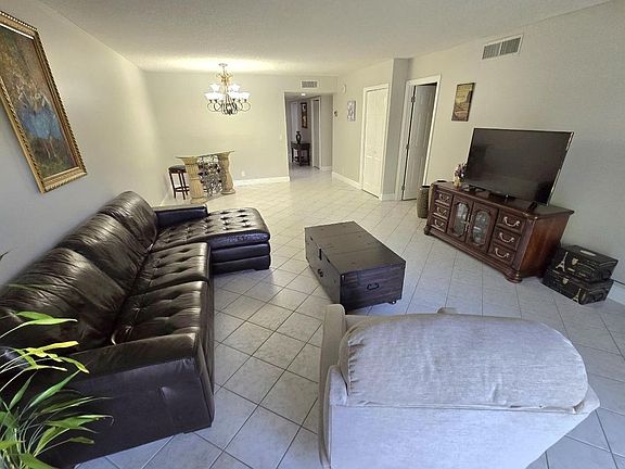 4th image of 302 Lakeview Dr APT 102