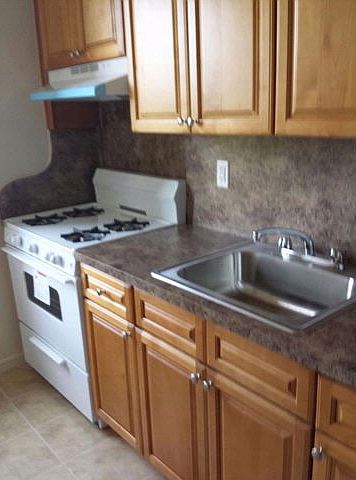 2nd image of 2662 W 2nd St APT 5C