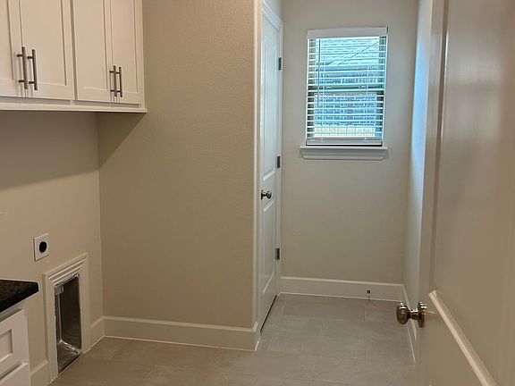 4th image of 2412 Salmon St