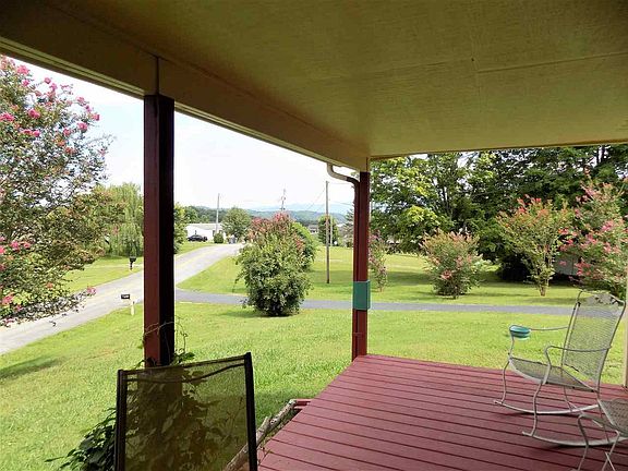 2nd image of 1178 Evans Ln