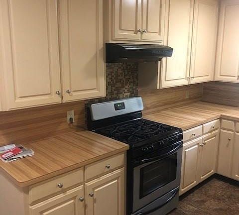 204 West I - Kitchen