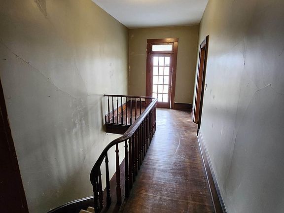 4th image of 330 N Broad St #1/2