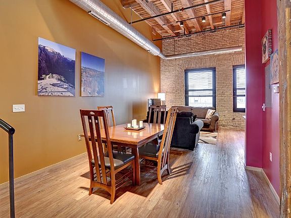 LARGE LIVING ROOM/DINING ROOM.
