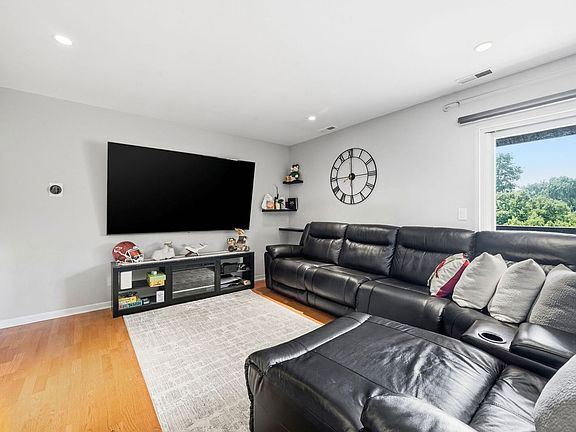 4th image of 650 Perrie Dr APT 303