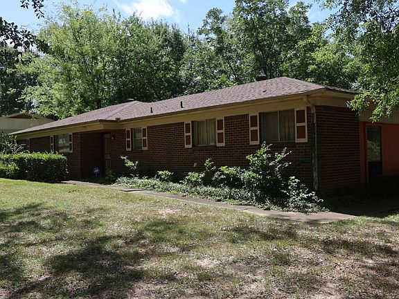 2nd image of 700 Hollybrook Dr