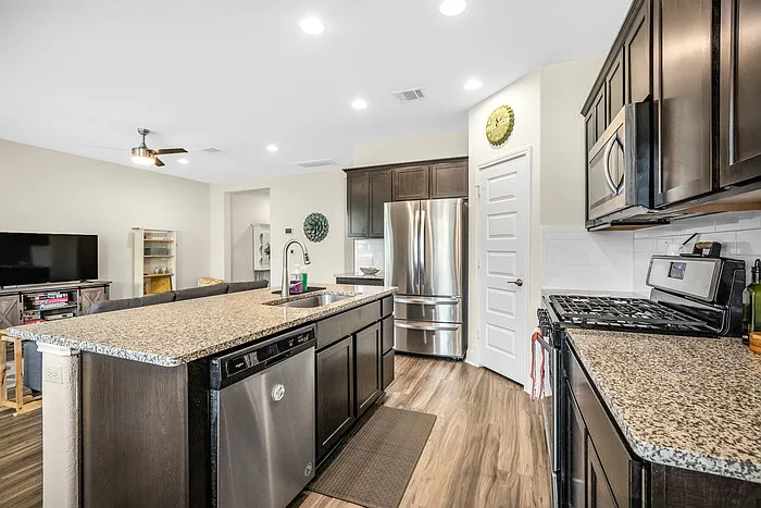 3 bed, 2.0 bath, 1589 sqft, $1,850 — Photo 3