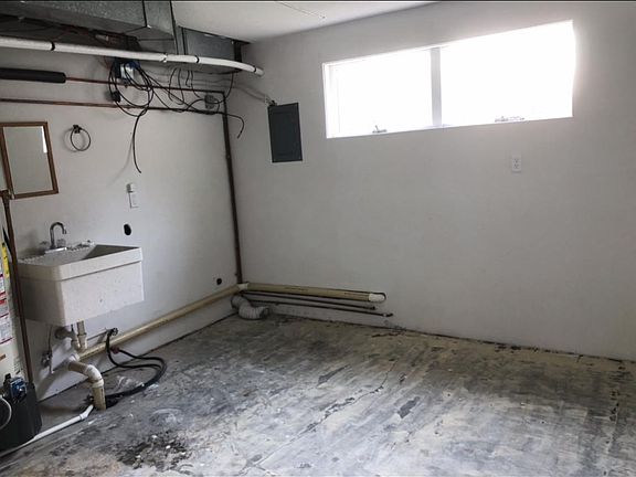 3rd image of 1330 Boulevard Ave