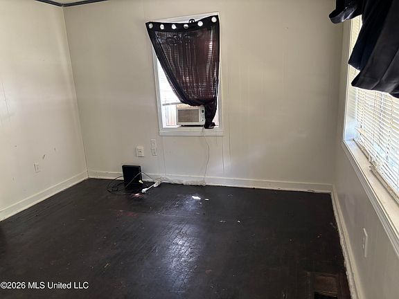 3rd image of 2427 Newport St