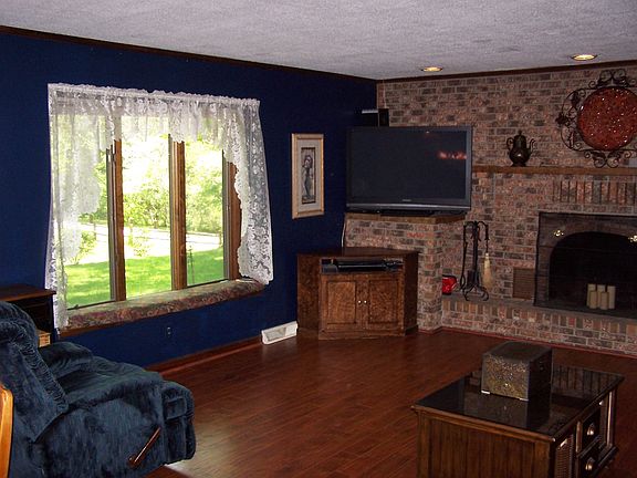2nd image of 642 W Park Ave