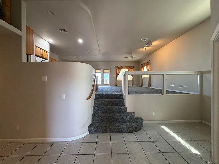 12598 E 46th Dr — Photo 2