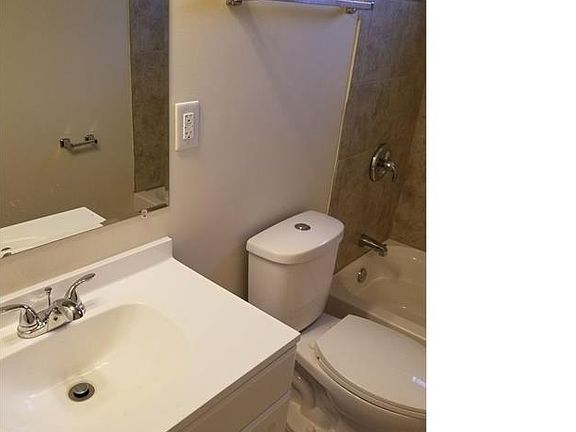 4th image of 14301 Kenwood Ave #0