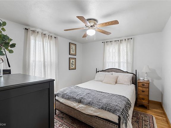 5th image of 239 W Schultz St