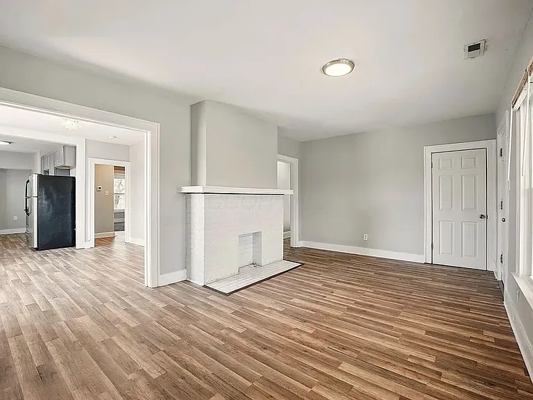 833 Lilley Ave — Photo 4