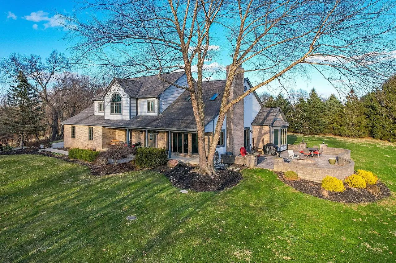 2128 Blayney Rd photo 1