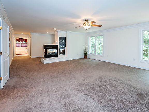 3rd image of 706 Eachann Ln
