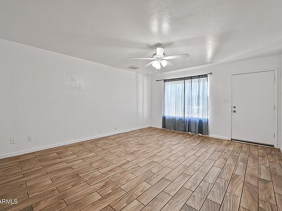 4th image of 2323 E Victory Dr