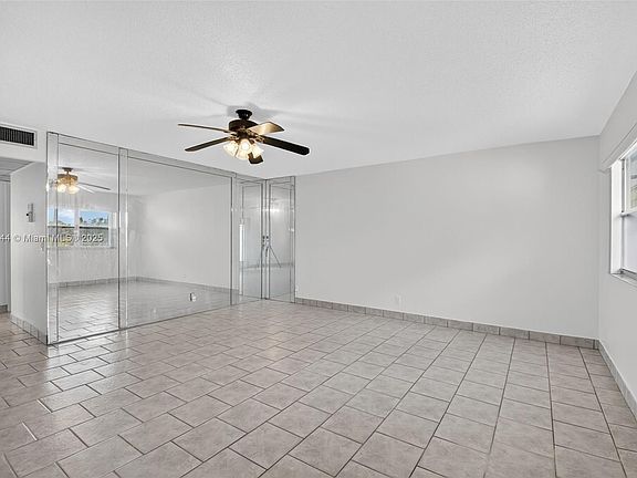 4th image of 132 Waterford Cir #F