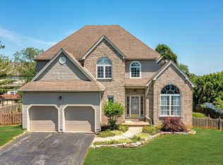 8 Byron Dr, Phillipsburg, NJ 08865