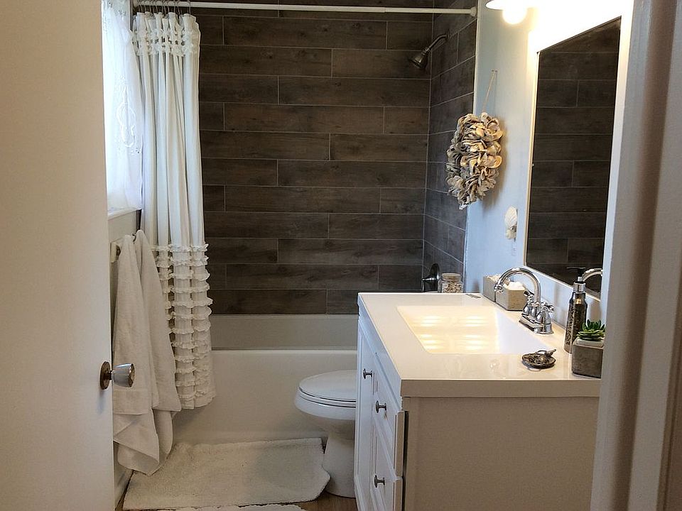 Master bathroom and walk in 