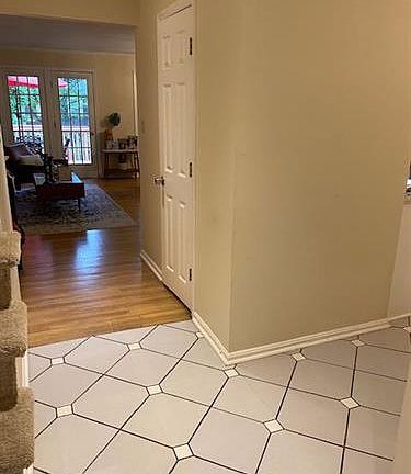 2nd image of 6759 Surreywood Ln