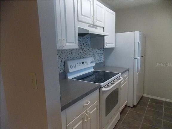 5th image of 4115 Chatham Oak Ct APT 216
