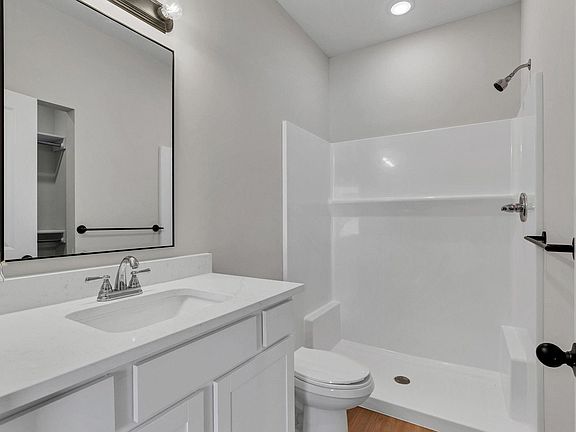 4th image of 2100 E Plaza Ct