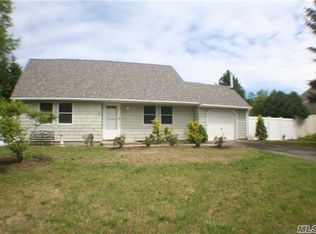 325 Randall Rd, Ridge, NY 11961