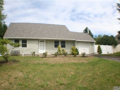 325 Randall Rd, Ridge, NY, 11961