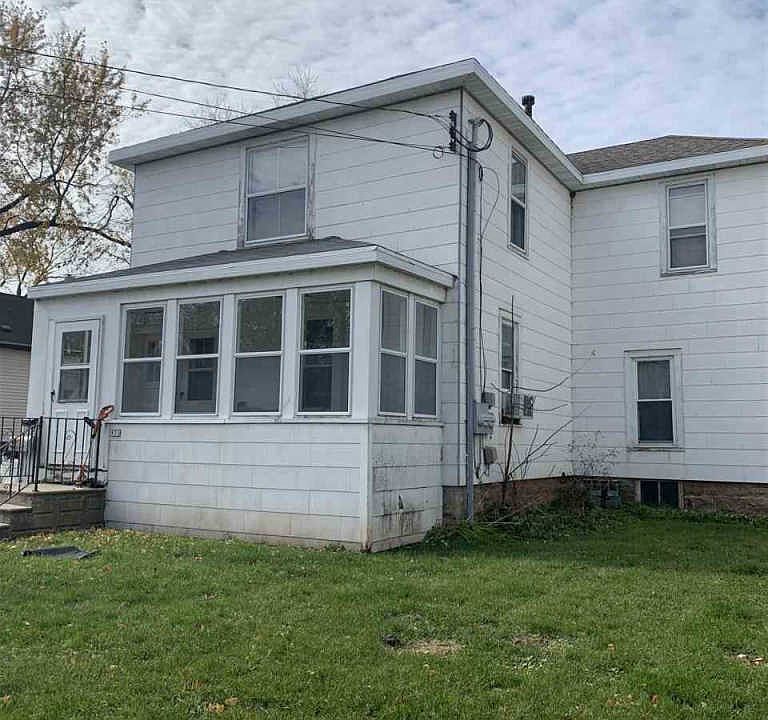 2nd image of 933 Grand St