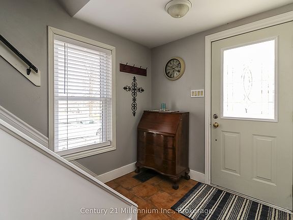 4th image of 756 Quebec St