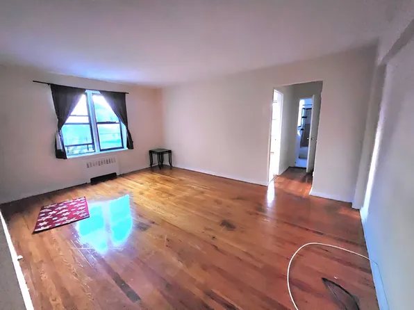 141-16 84th Dr #3H, Jamaica, NY 11435