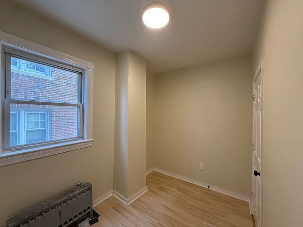4 Broad St APT 1