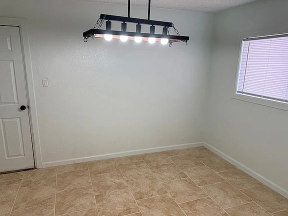 5th image of 2501 Redbud Ave