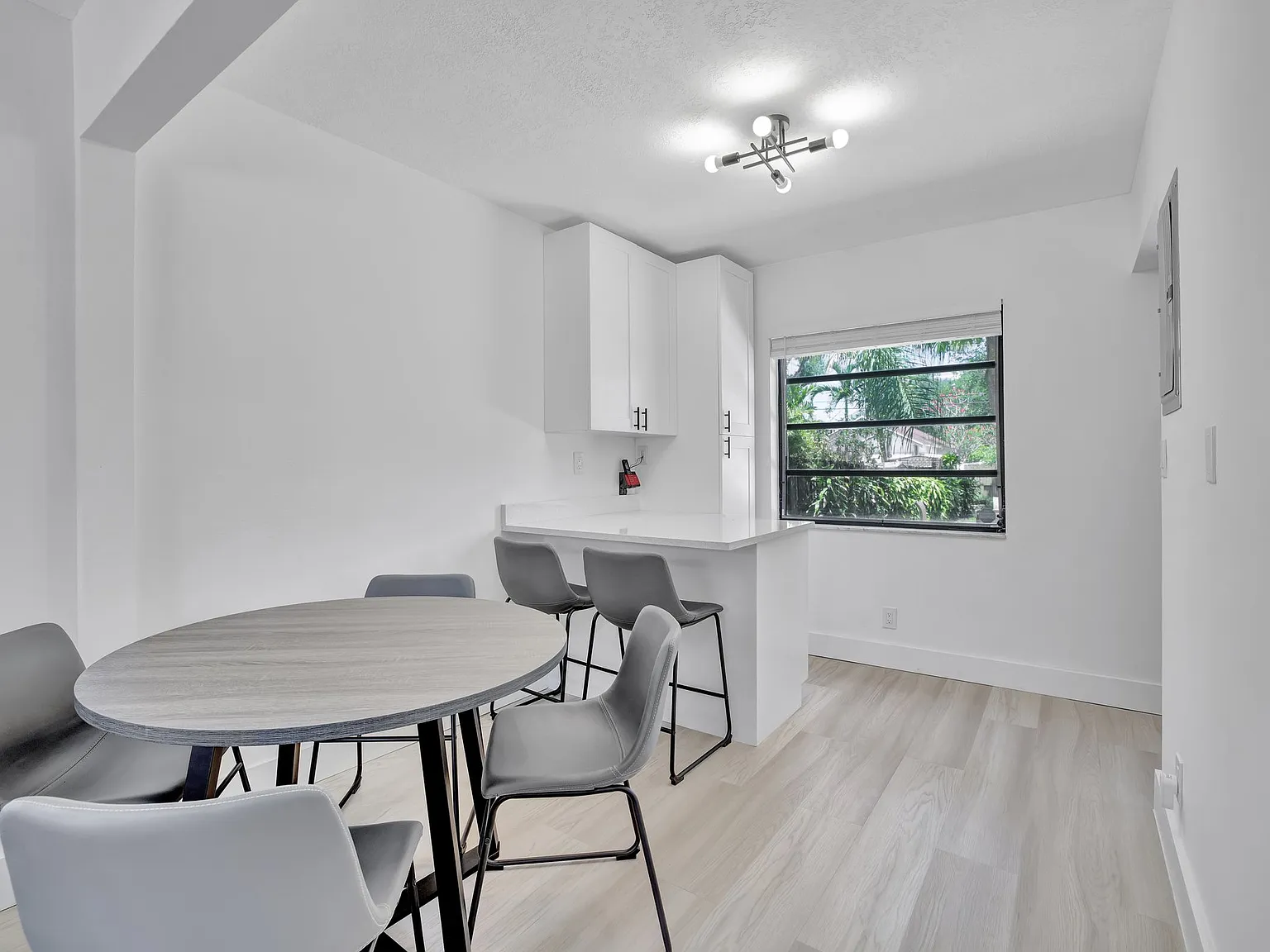 620 SW 7th Ave — Photo 3