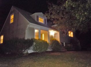 71 Maplewood Dr, Middletown, NJ 07748