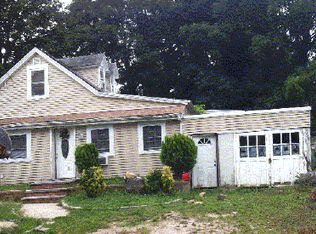 46 W Pulaski Rd, Huntington Station, NY 11746