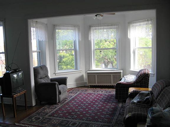 2nd image of 6422 N Claremont Ave APT 3N