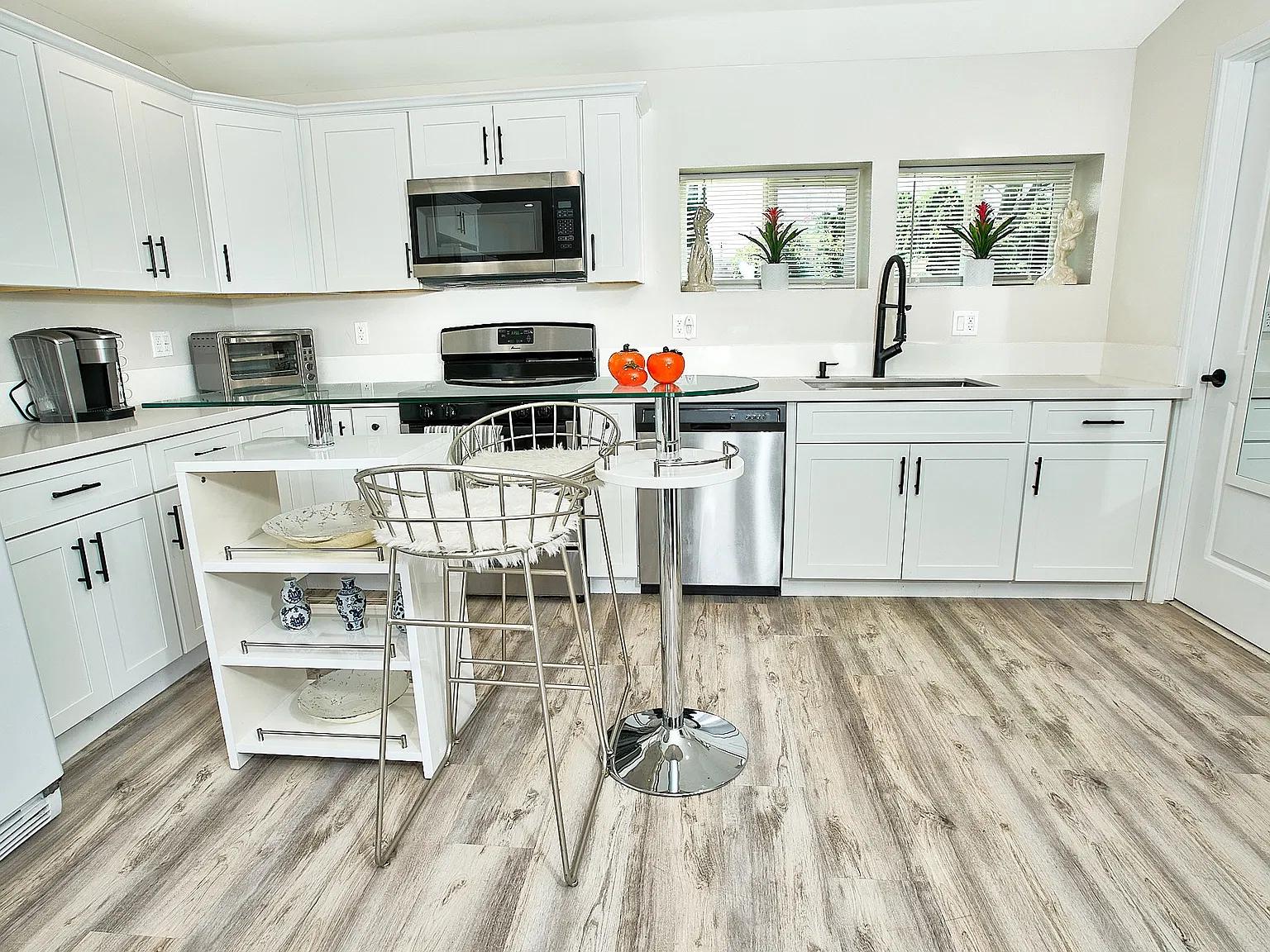 23827 Victory Blvd — Photo 4