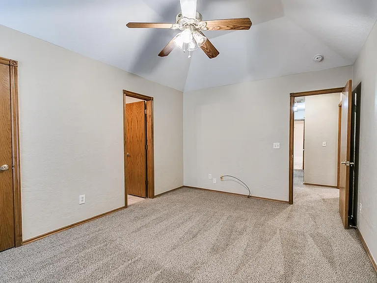 613 Katelyn Ln — Photo 33