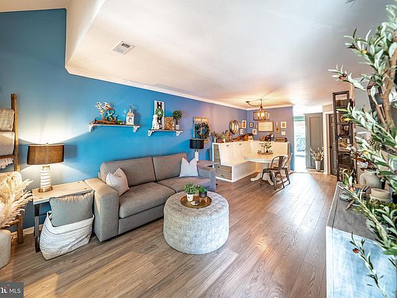 4th image of 5402 Lister Ct