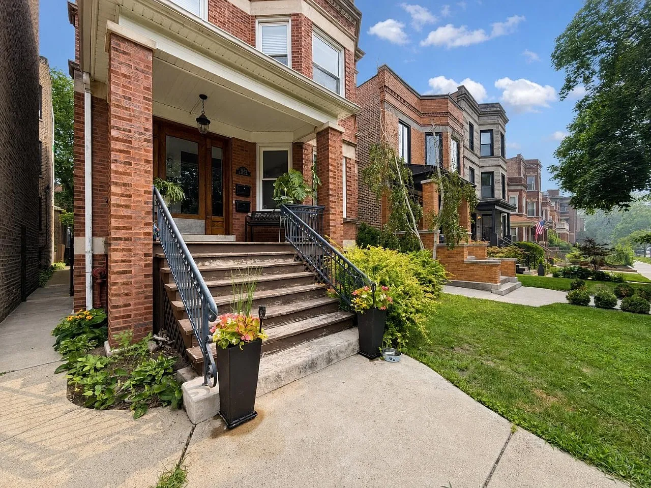 3 bed, $2,400 — Photo 2
