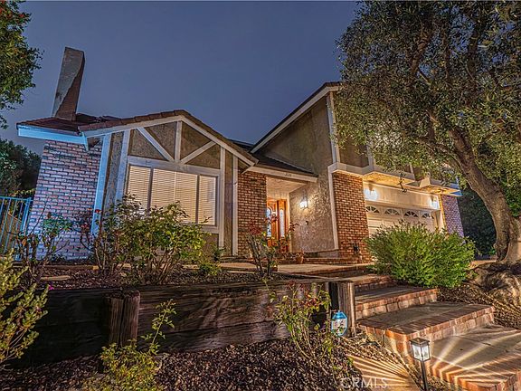 5th image of 326 Fox Ridge Dr