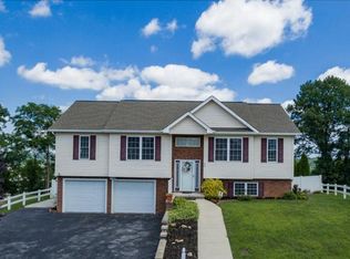 30 Taylor Ridge Ct, Johnson City, TN 37601