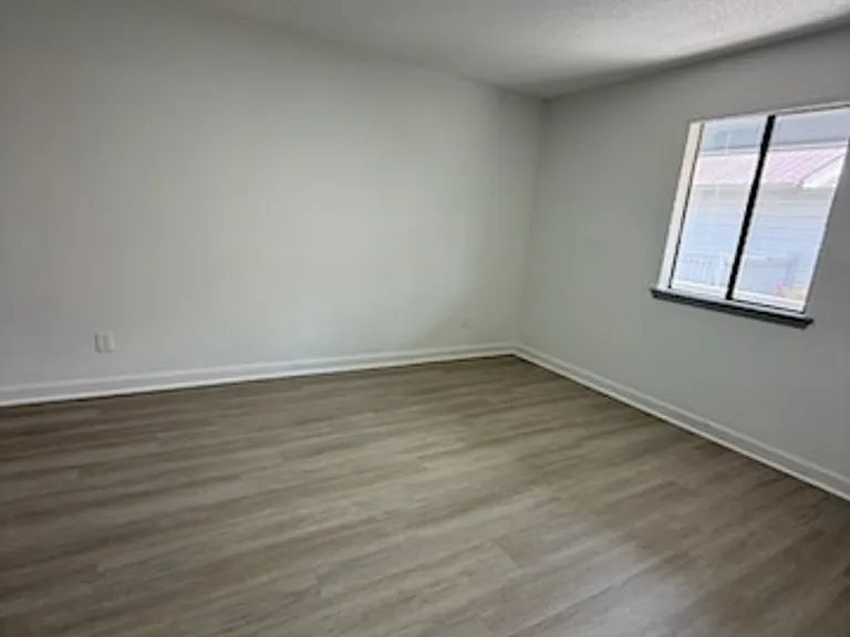 Stonehenge Apartments — Photo 23