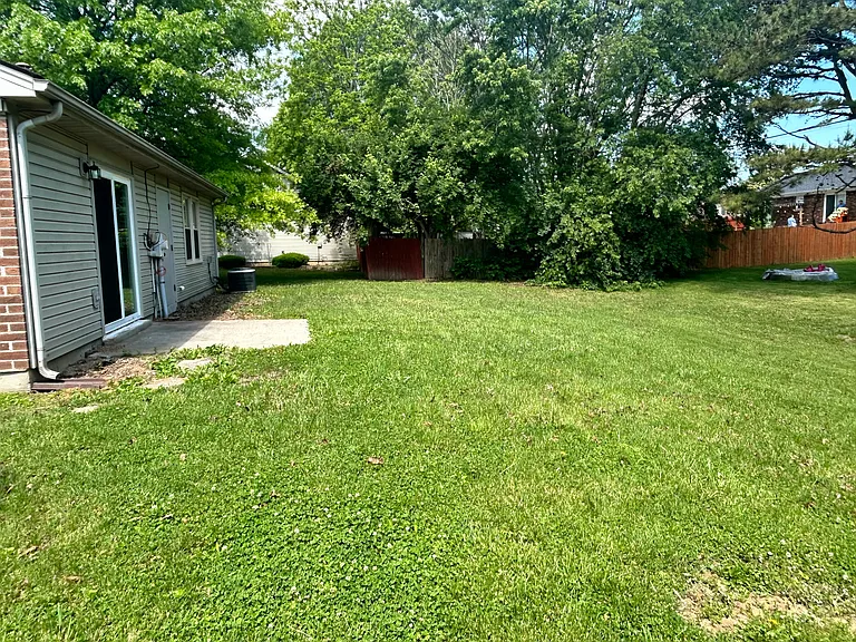 142 Hawthorne Dr — Photo 11