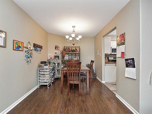 5th image of 27 Songhees Rd #108